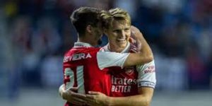 主帅战术博弈—摩尔与托马森的智慧对决 -PP电子